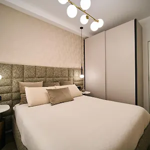https://botticelli-golden-house.italymilanhotels.net